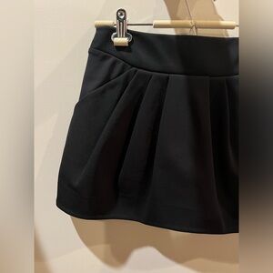 Diane Von Furstenberg Black Pleated Skirt Size 4